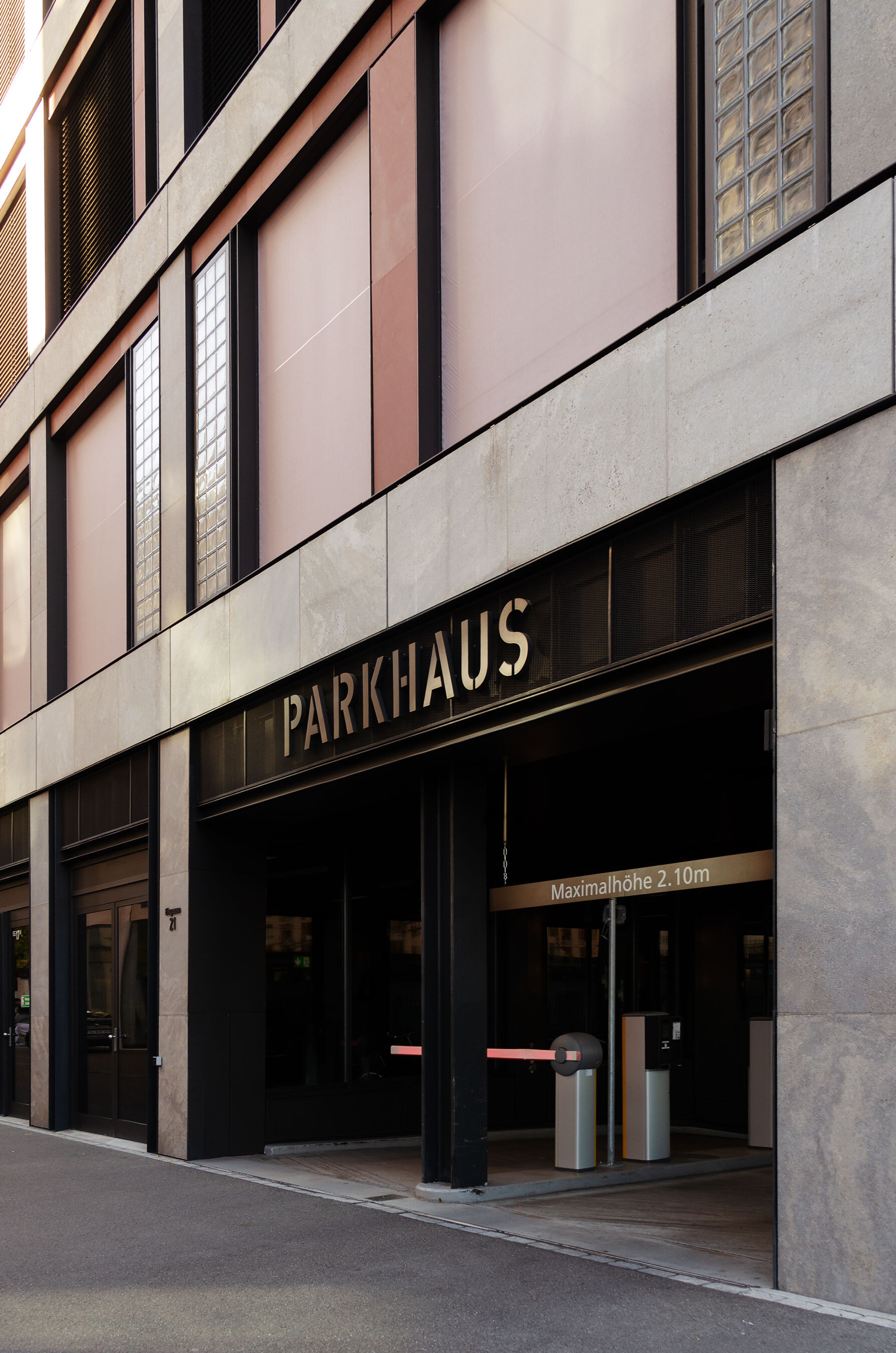 7 GA Europaallee F Parkhaus aussen